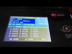 Bateria 12S LTO está em carga a 20A no carregador de balanço C4012B